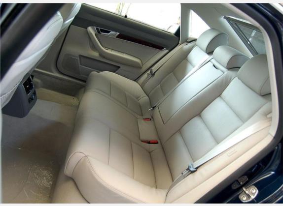 奥迪A6L 2009款 2.4L 舒适型 车厢座椅   后排空间