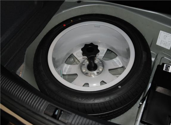 奥迪A6L 2010款 2.8 FSI 豪华型 其他细节类   备胎