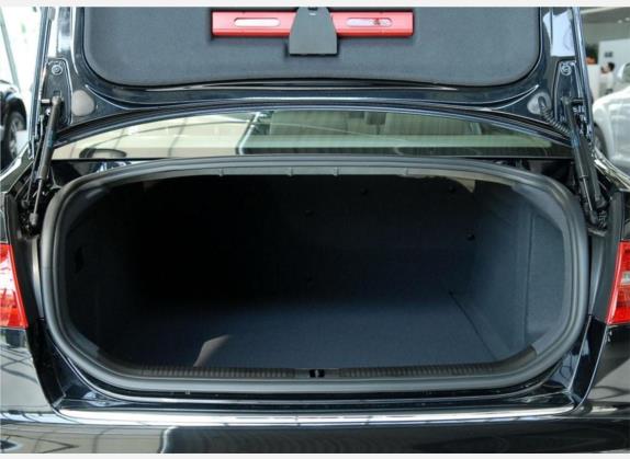 奥迪A6L 2010款 2.0 TFSI 自动标准型 车厢座椅   后备厢