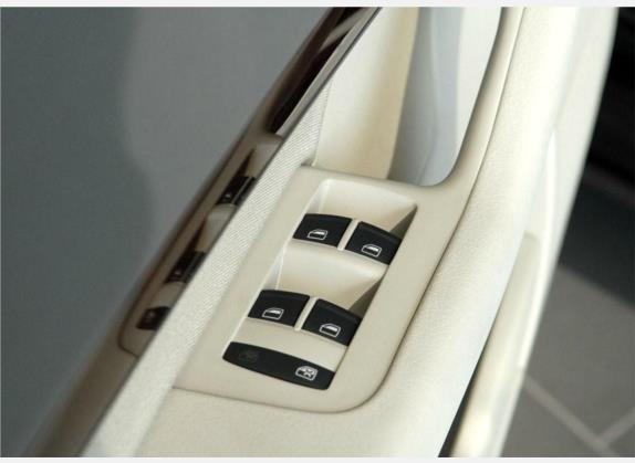奥迪A6L 2010款 2.0 TFSI 自动标准型 车厢座椅   门窗控制