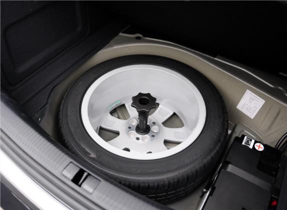 奥迪A6L 2011款 2.8 FSI 豪华型 其他细节类   备胎