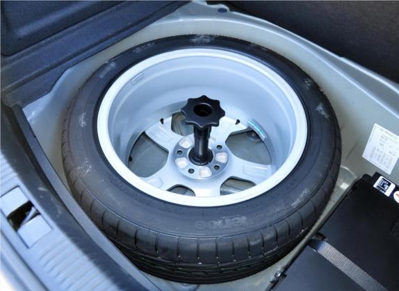 奥迪A6L 2011款 3.0 TFSI quattro 豪华型 其他细节类   备胎