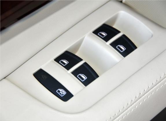 奥迪A6L 2011款 3.0 TFSI quattro 豪华型 车厢座椅   门窗控制