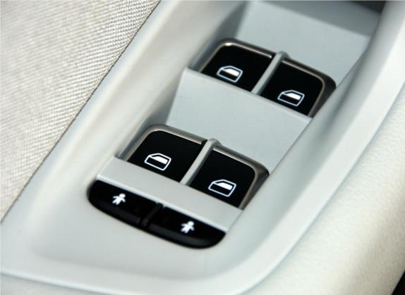 奥迪A6L 2012款 30 FSI 技术型 车厢座椅   门窗控制