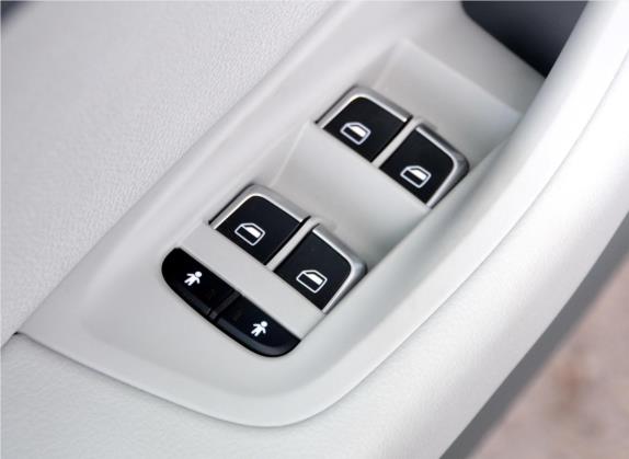 奥迪A6L 2012款 TFSI 舒适型 车厢座椅   门窗控制