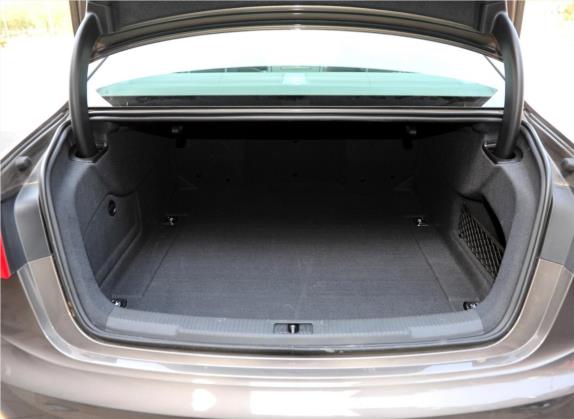 奥迪A6L 2012款 30 FSI 豪华型 车厢座椅   后备厢