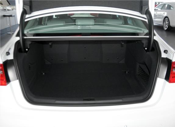 奥迪A6L 2014款 30 FSI 舒适型 车厢座椅   后备厢
