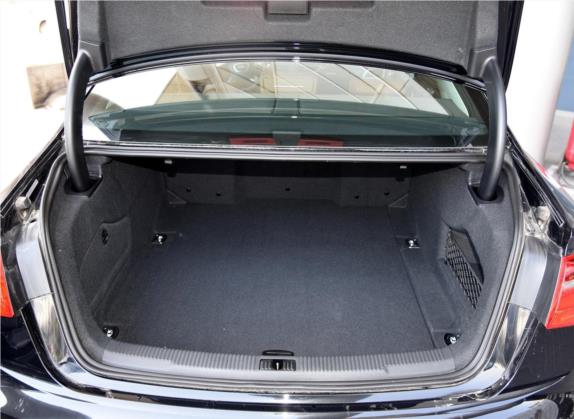 奥迪A6L 2015款 35 FSI quattro 技术型 车厢座椅   后备厢