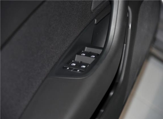 奥迪A6L 2016款 30 FSI 技术型 车厢座椅   门窗控制