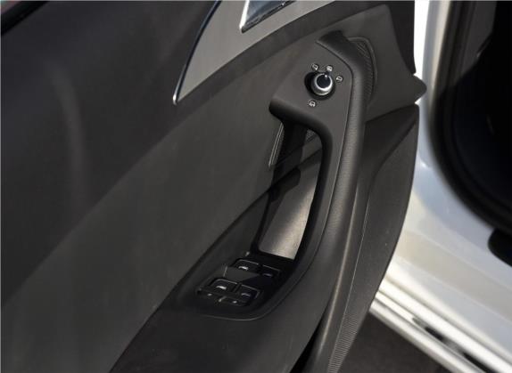 奥迪A6L 2016款 45 TFSI quattro 运动型 车厢座椅   门窗控制