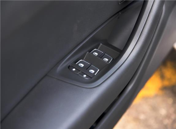 奥迪A6L 2016款 30 FSI 特别版 车厢座椅   门窗控制