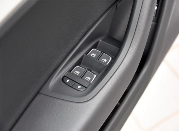 奥迪A6L 2017款 30 FSI 技术型 车厢座椅   门窗控制