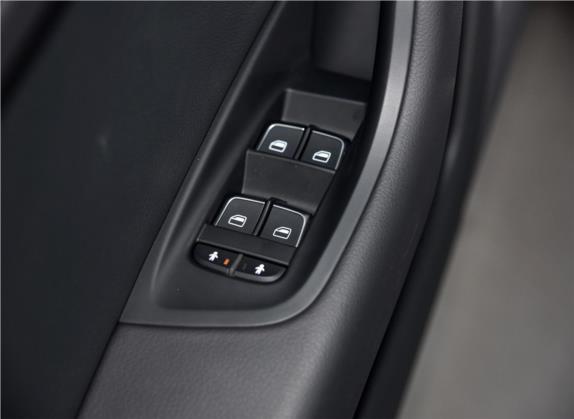 奥迪A6L 2017款 30 FSI 舒适型 车厢座椅   门窗控制