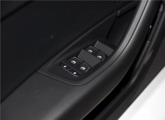 奥迪A6L 2018款 30周年年型 45 TFSI quattro 运动型 车厢座椅   门窗控制