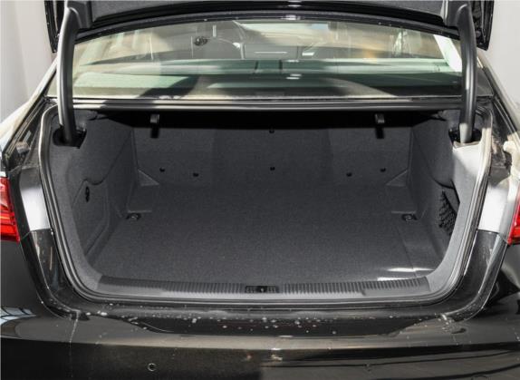 奥迪A6L 2018款 TFSI 典藏版 车厢座椅   后备厢
