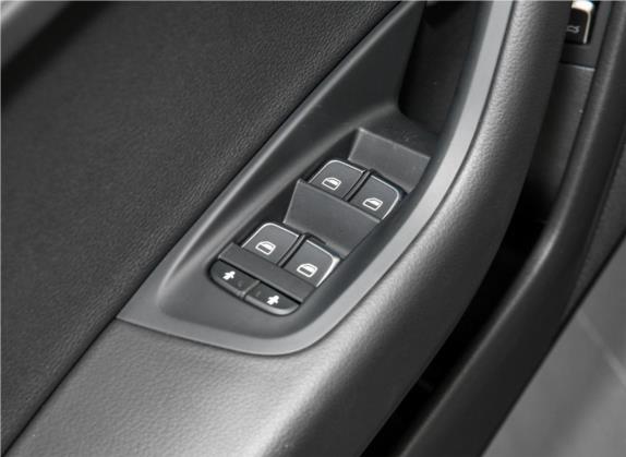 奥迪A6L 2018款 TFSI 典藏版 车厢座椅   门窗控制