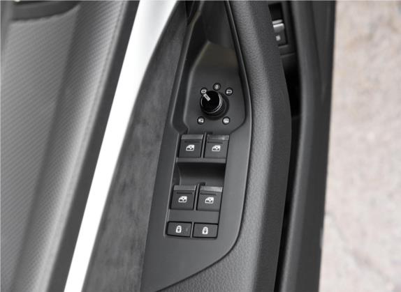 奥迪A6L 2019款 40 TFSI 豪华动感型 车厢座椅   门窗控制