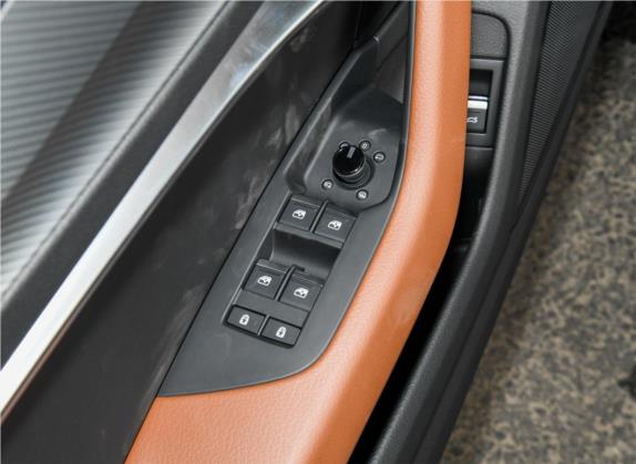 奥迪A6L 2019款 45 TFSI 臻选致雅型 车厢座椅   门窗控制