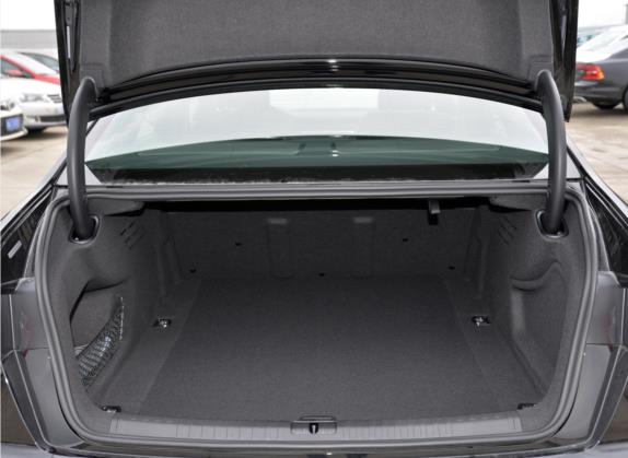 奥迪A6L 2021款 40 TFSI 豪华动感型 车厢座椅   后备厢