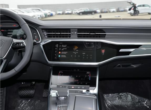 奥迪A6L 2021款 45 TFSI quattro 臻选动感型 中控类   中控台