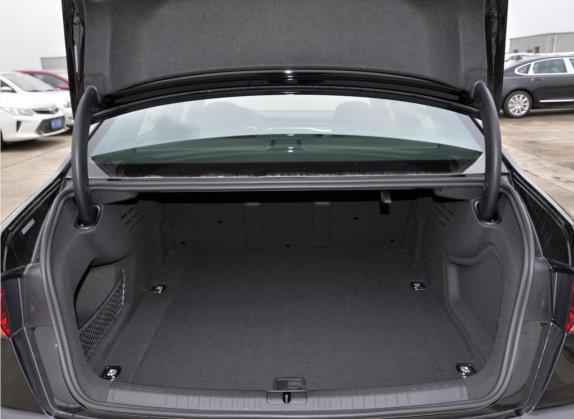 奥迪A6L 2021款 45 TFSI quattro 臻选动感型 车厢座椅   后备厢