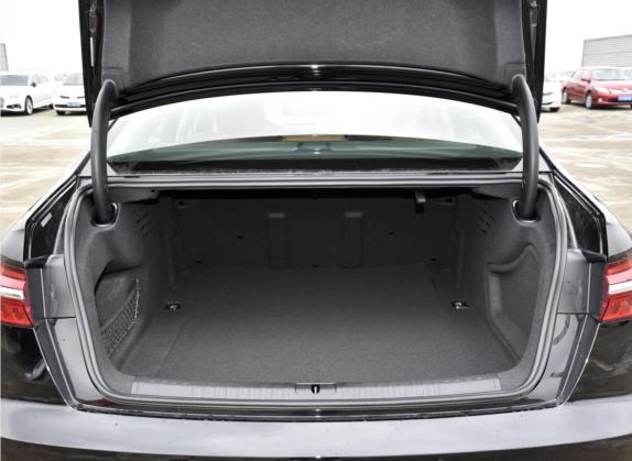 奥迪A6L 2022款 45 TFSI quattro 臻选致雅型 车厢座椅   后备厢