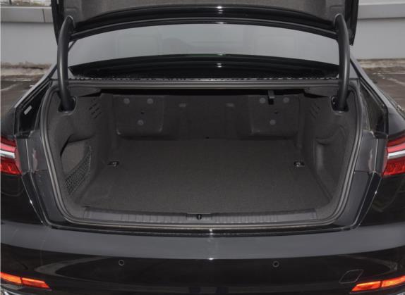 奥迪A6L 2022款 55 TFSI quattro 尊享致雅型 车厢座椅   后备厢