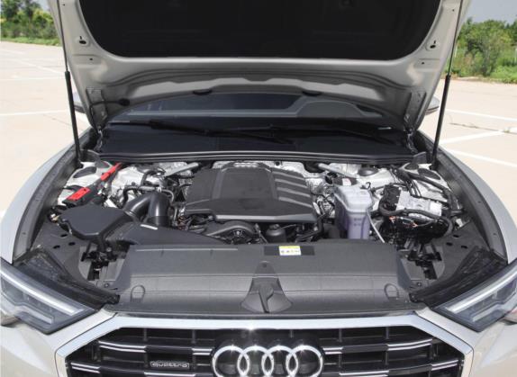 2023款 45 TFSI quattro 臻选动感型 其他细节类   发动机舱