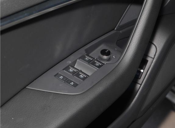 2023款 45 TFSI quattro 臻选动感型 车厢座椅   门窗控制
