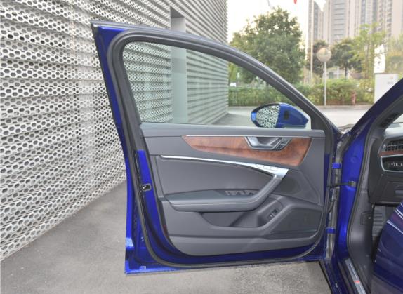 2023款 55 TFSI quattro 旗舰动感型 车厢座椅   前门板