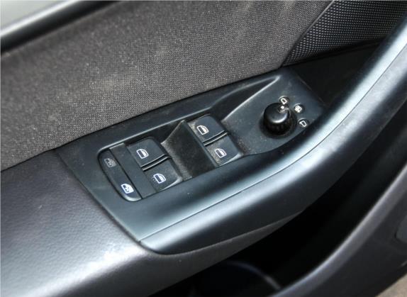 奥迪Q3 2013款 35 TFSI 进取型 车厢座椅   门窗控制