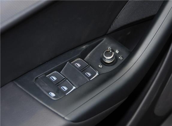 奥迪Q3 2013款 35 TFSI 舒适型 车厢座椅   门窗控制