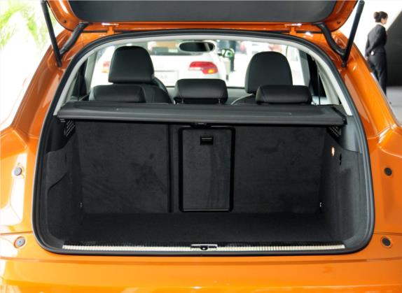 奥迪Q3 2013款 35 TFSI quattro 技术型 车厢座椅   后备厢