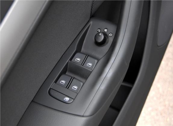 奥迪Q3 2015款 30 TFSI 进取型 车厢座椅   门窗控制