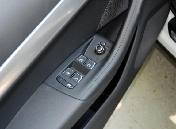 奥迪Q3 2015款 30 TFSI 舒适型 车厢座椅   门窗控制