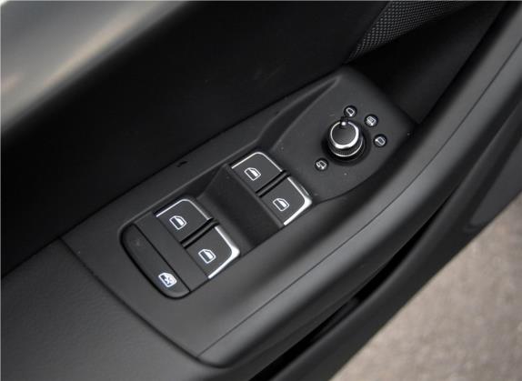 奥迪Q3 2015款 35 TFSI 舒适型 车厢座椅   门窗控制