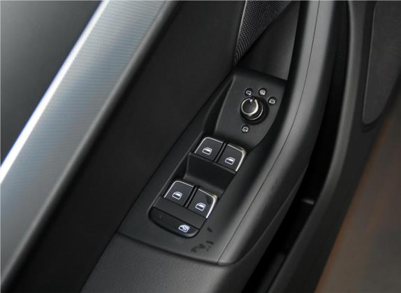 奥迪Q3 2015款 35 TFSI quattro 技术型 车厢座椅   门窗控制