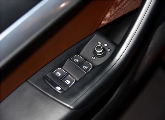 奥迪Q3 2015款 35 TFSI quattro百万纪念进享型 车厢座椅   门窗控制