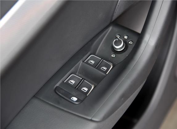 奥迪Q3 2015款 35 TFSI quattro百万纪念舒享型 车厢座椅   门窗控制