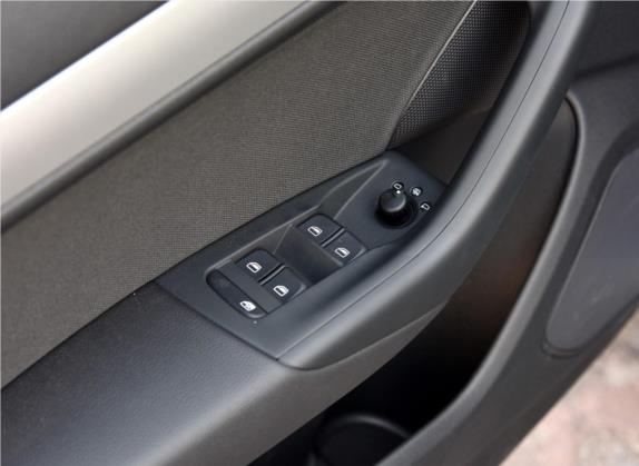 奥迪Q3 2016款 35 TFSI 典藏版 智领型 车厢座椅   门窗控制