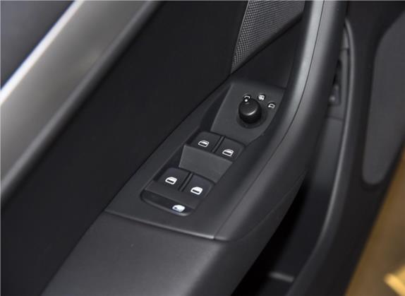 奥迪Q3 2016款 30 TFSI 时尚型 车厢座椅   门窗控制