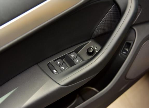 奥迪Q3 2016款 35 TFSI 时尚型 车厢座椅   门窗控制