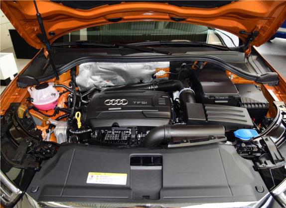 奥迪Q3 2016款 40 TFSI quattro 全时四驱运动型 其他细节类   发动机舱