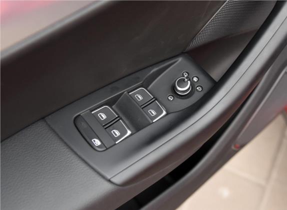 奥迪Q3 2016款 40 TFSI quattro 全时四驱风尚型 车厢座椅   门窗控制