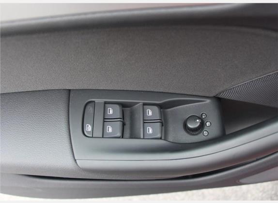 奥迪Q3 2017款 30 TFSI 标准型 车厢座椅   门窗控制