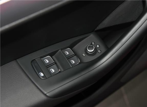 奥迪Q3 2017款 30 TFSI 风尚型 车厢座椅   门窗控制