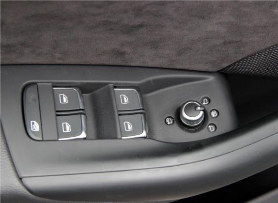 奥迪Q3 2017款 35 TFSI 运动型 车厢座椅   门窗控制