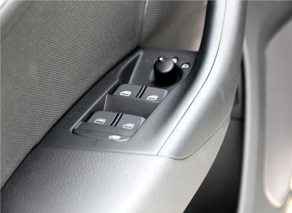 奥迪Q3 2018款 30周年年型 30 TFSI 标准型 车厢座椅   门窗控制