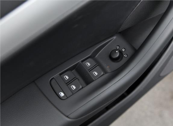 奥迪Q3 2018款 30 TFSI 时尚型典藏版 车厢座椅   门窗控制