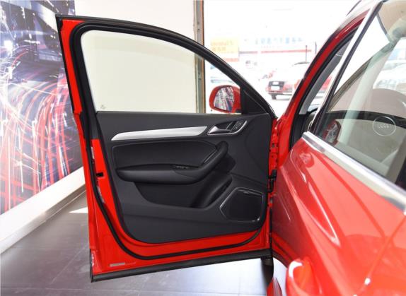 奥迪Q3 2018款 30 TFSI 风尚型典藏版 车厢座椅   前门板